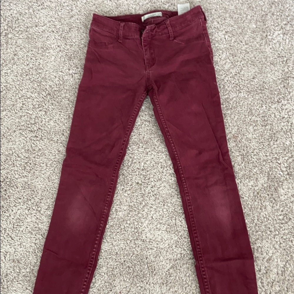 maroon abecrombie jeans
